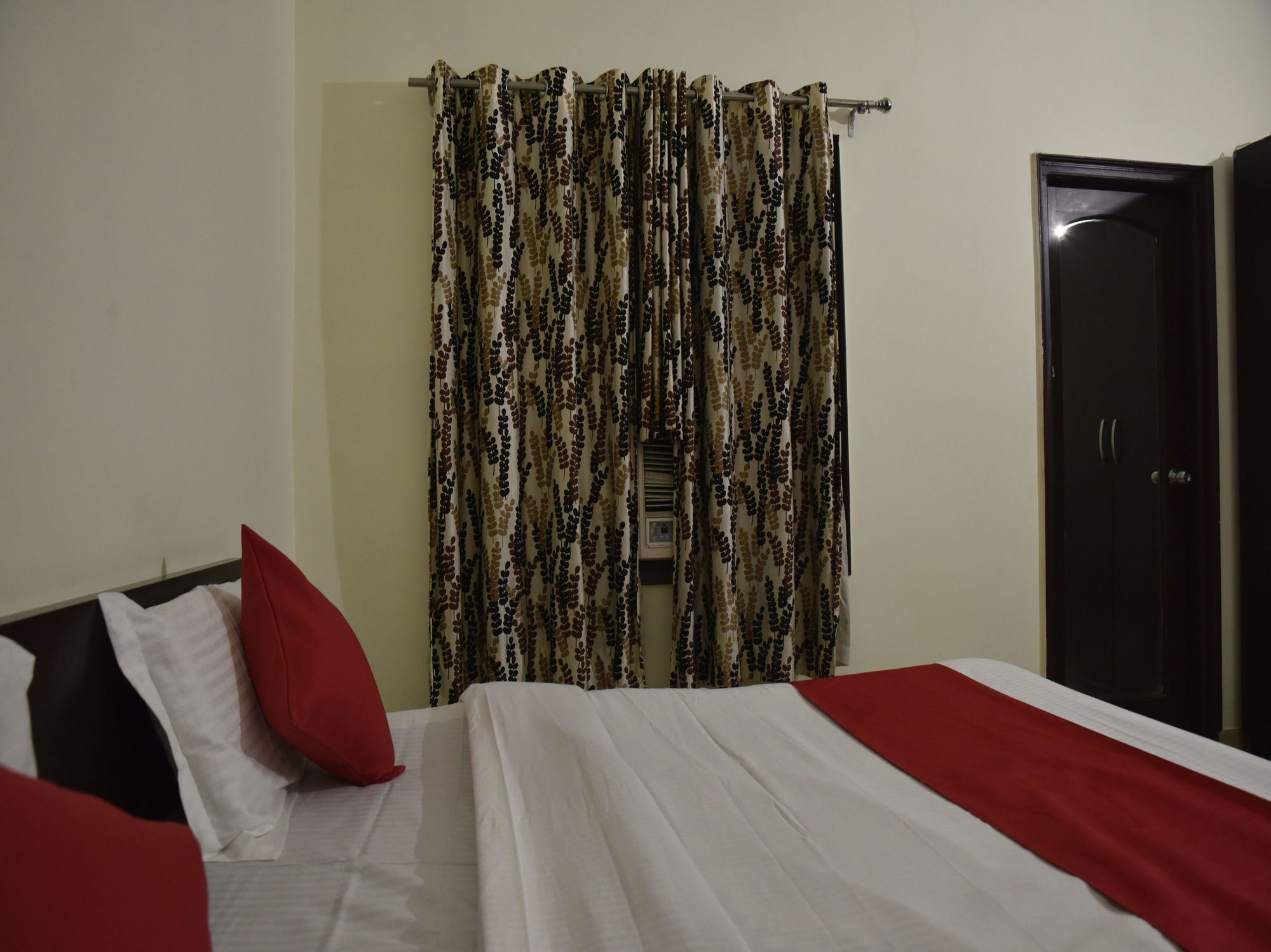 Oyo Hotel Triund Regency Катра Екстер'єр фото
